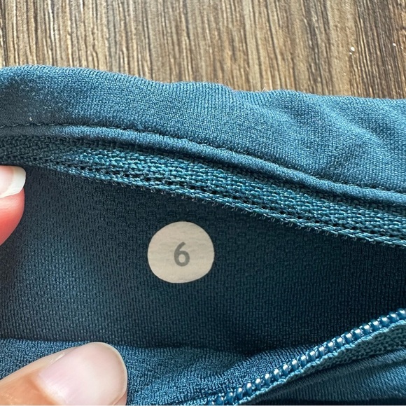 Lululemon 4" Run Times Speed Shorts Lotus Camo Oil Slick Blue Size 6 HTF Rare - Picture 4 of 13